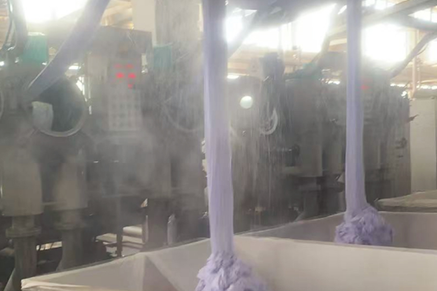 Värjäystehtaan tuotanto-puolivalmiste sylinteristä