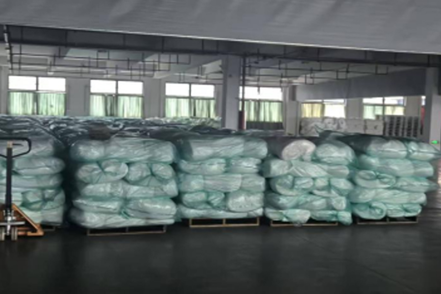 Harmaa kangas tuotanto-toimitusalue